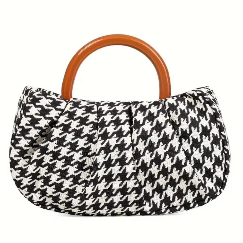 NEW| Chic Houndstooth Clutch with Magnetic Closure - Picture 6 of 7